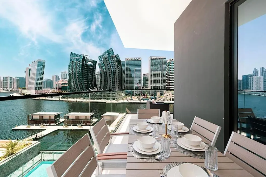 Lux Apartment With Huge Private Lounge I Burj & Canal View Dubai