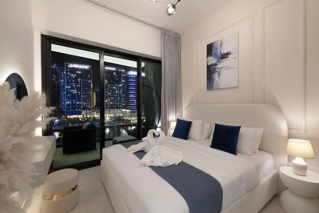 Lux Apartment With Huge Private Lounge I Burj & Canal View Dubai