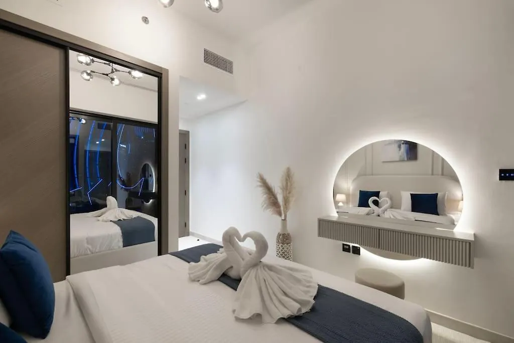 Lux Apartment With Huge Private Lounge I Burj & Canal View Dubai
