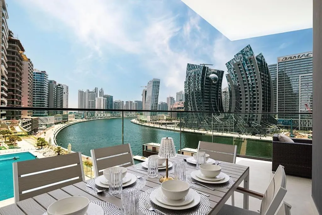 Lux Apartment With Huge Private Lounge I Burj & Canal View Dubai